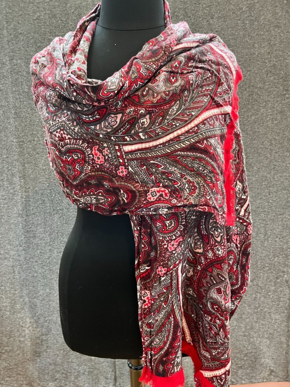 21x68 liz claiborn red tan floral paisley shoulder wrap drape scarf